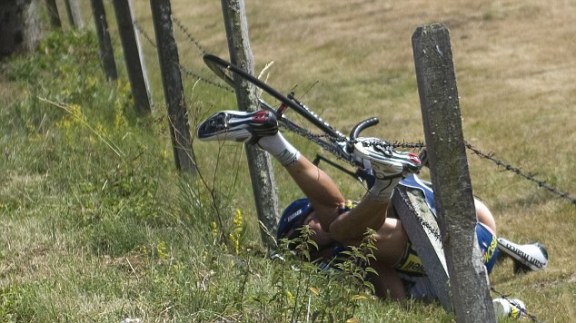 Johnny-Hoogerland-crash-Tour-de-France