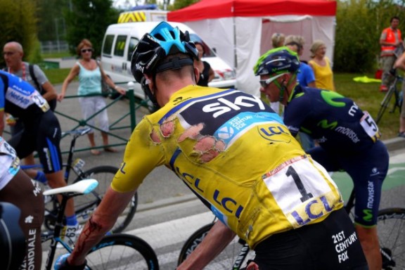 Froome-crash-Dauphine-st6-630x420