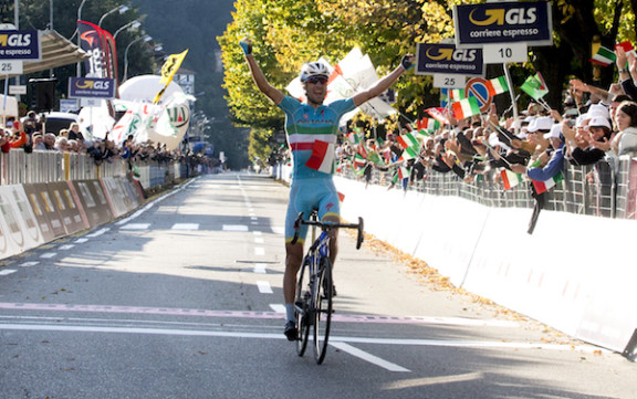 Vincenzo Nibali of Astana Pro Team celebrates on the finish of il Lombardia ​cycling ​race, over 245 km from Bergamo to ​Como, Italy, 4 ​October ​2015.​ ANSA/​CLAUDIO PERI