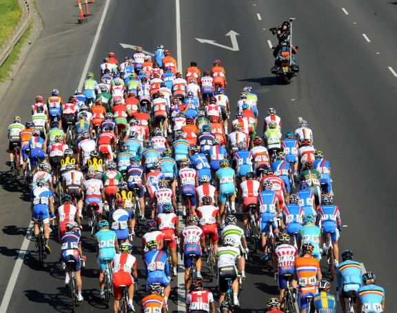 THE PELOTON IN THE ELITE MENS WORLD ROAD CHAMPIONSHIPS