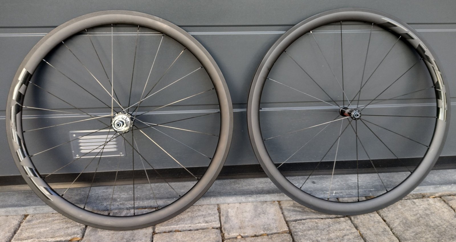 Set 38 Cm Spada Drive Con 2 Catene A Scalpello Pieno .325 64tg 1,3 Mm