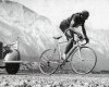 Fausto Coppi  fuorisella in piedi sui pedali.jpg