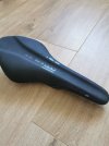 Sella Fizik Arione versus (Vs) carbon braided