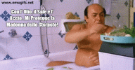 MEME-Lino-Banfi-Scritta-Con-L-Olio-il-Sale-e-L-Aceto-mi-Protegge-la-Madonna-dello-Sterpeto.gif