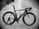 juri-jfb07-twin-power-black-wolf-trek-madone-7s-02-completa-campagnolo-eps.jpg