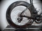 juri-jfb07-twin-power-black-peregrine-2026-cervelo-s5-03-campagnolo-bora-ultra-wto-80-post.jpg