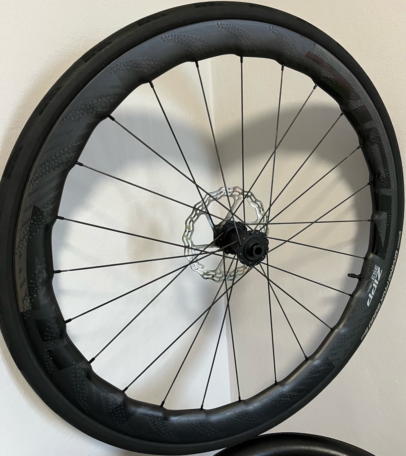 Sram Roue avant zipp 353 nsw tubeless 700 disc i 12x100 mm i centerlock pas cher