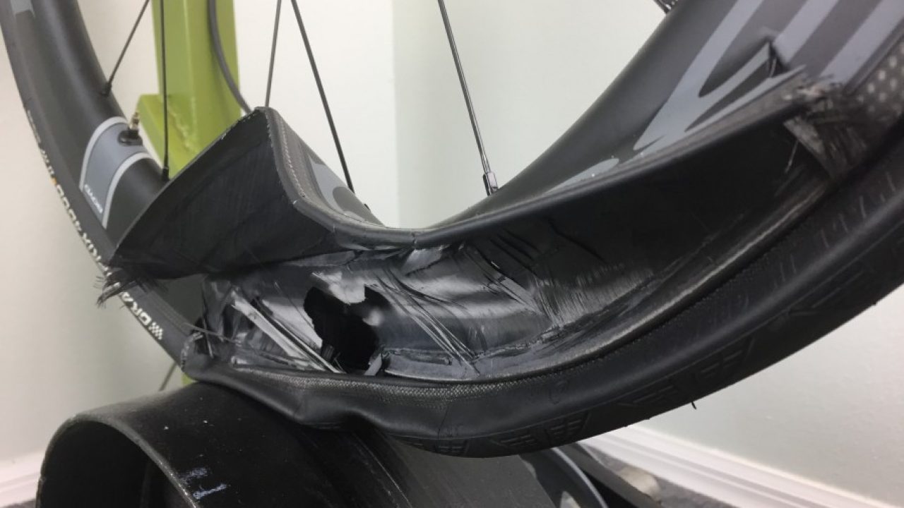 BDC Mag - Bici da corsa | [Video] Quanto si deve frenare prima che un  cerchio in carbonio si rompa o la gomma esploda?