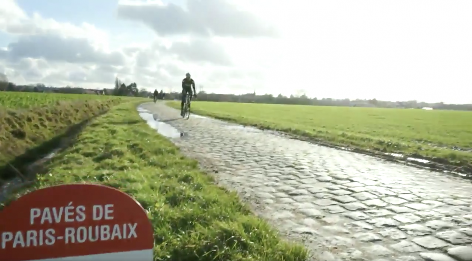 team_sky_paris-roubaix_cobbles_video_still-1989x1100.png