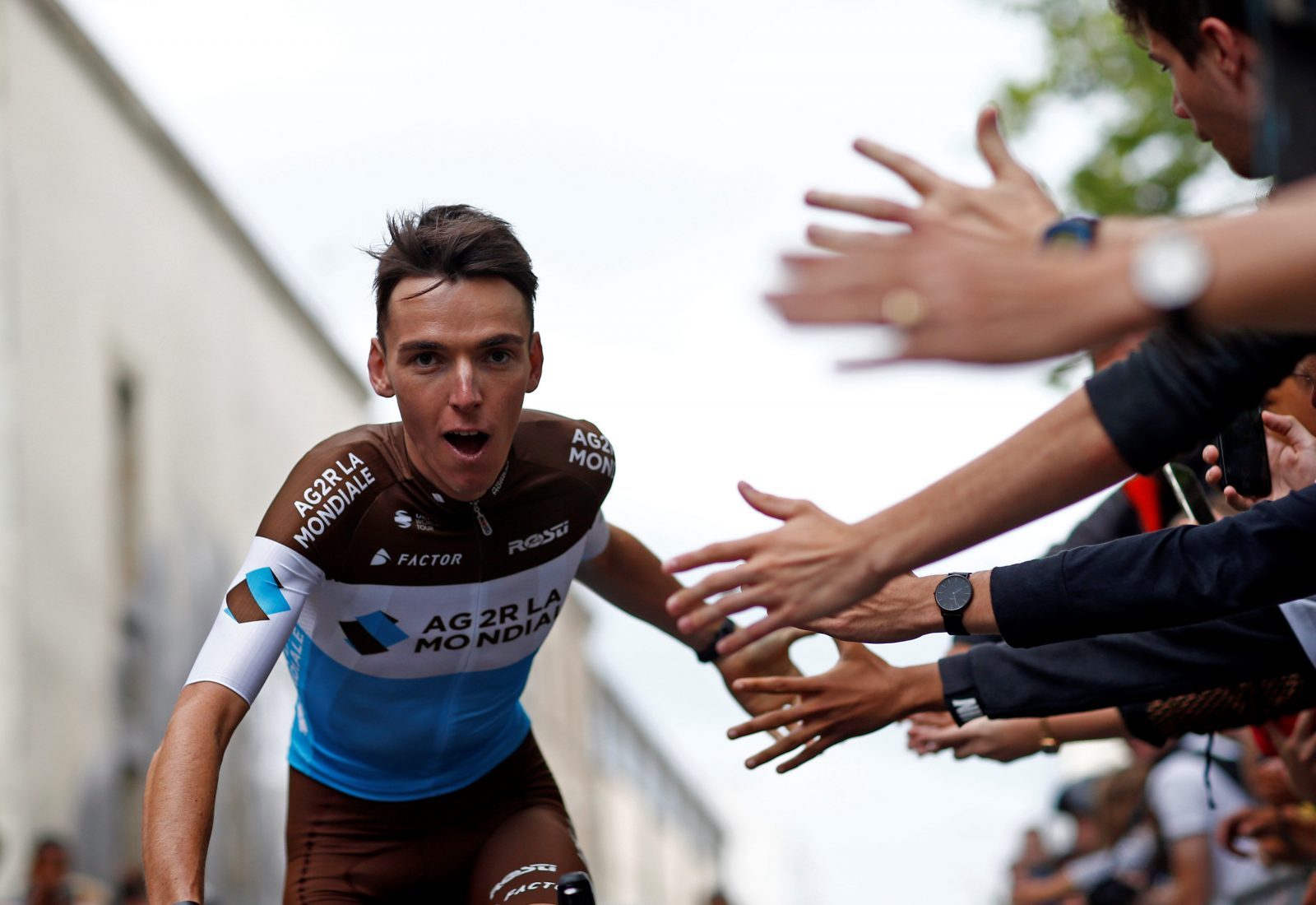 Tour-de-France-Romain-Bardet-le-fol-espoir-bleu-1600x1100.jpg