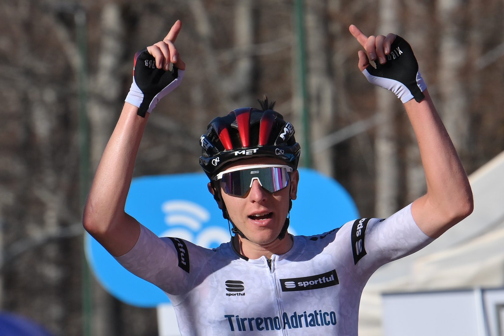 Tadej Pogačar ha vinto la quarta tappa della Tirreno-Adriatico ed è la nuova Maglia Azzurra