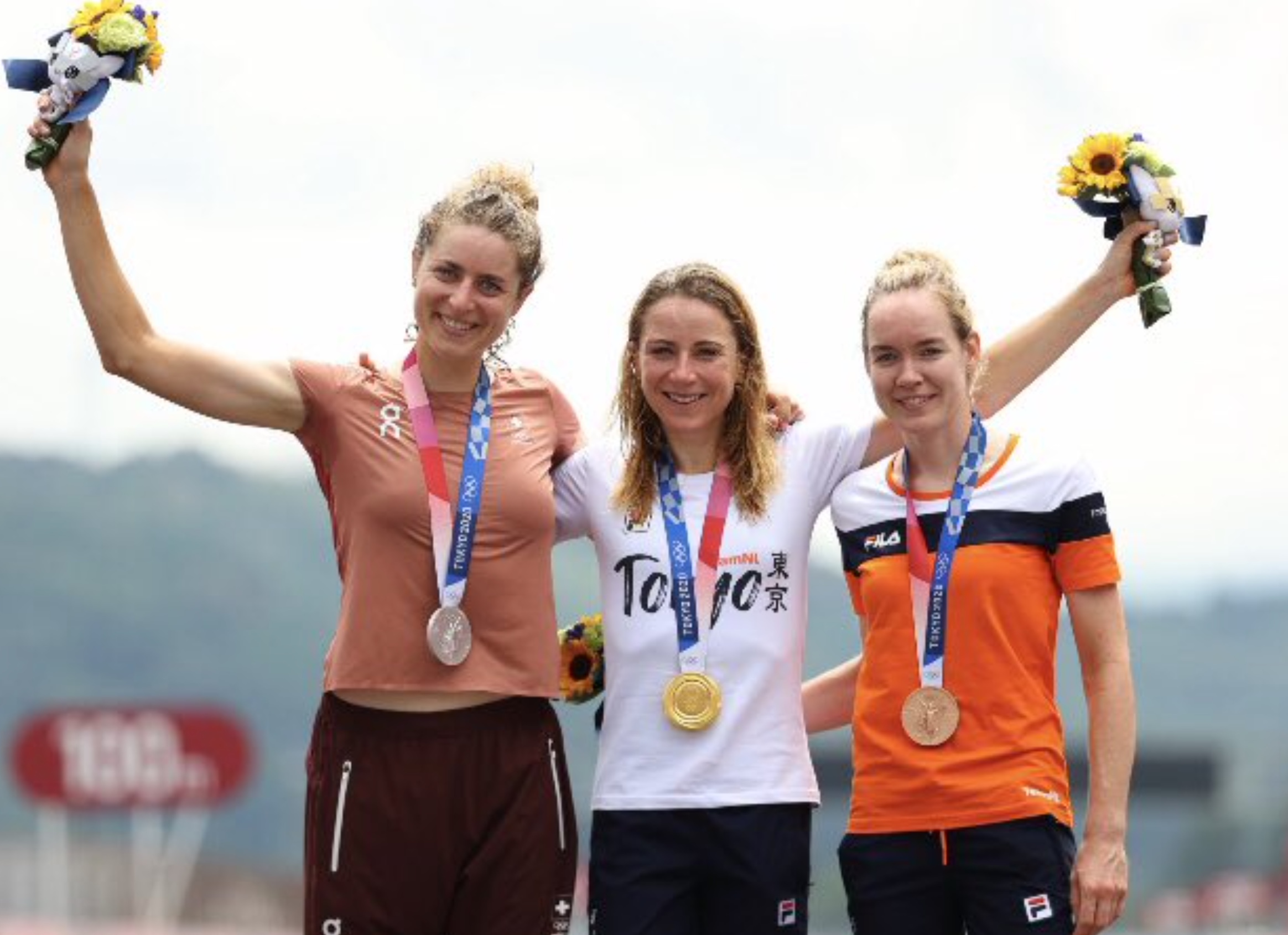 Tokyo 2020: Annemieke Van Vleuten vince l'oro a cronometro