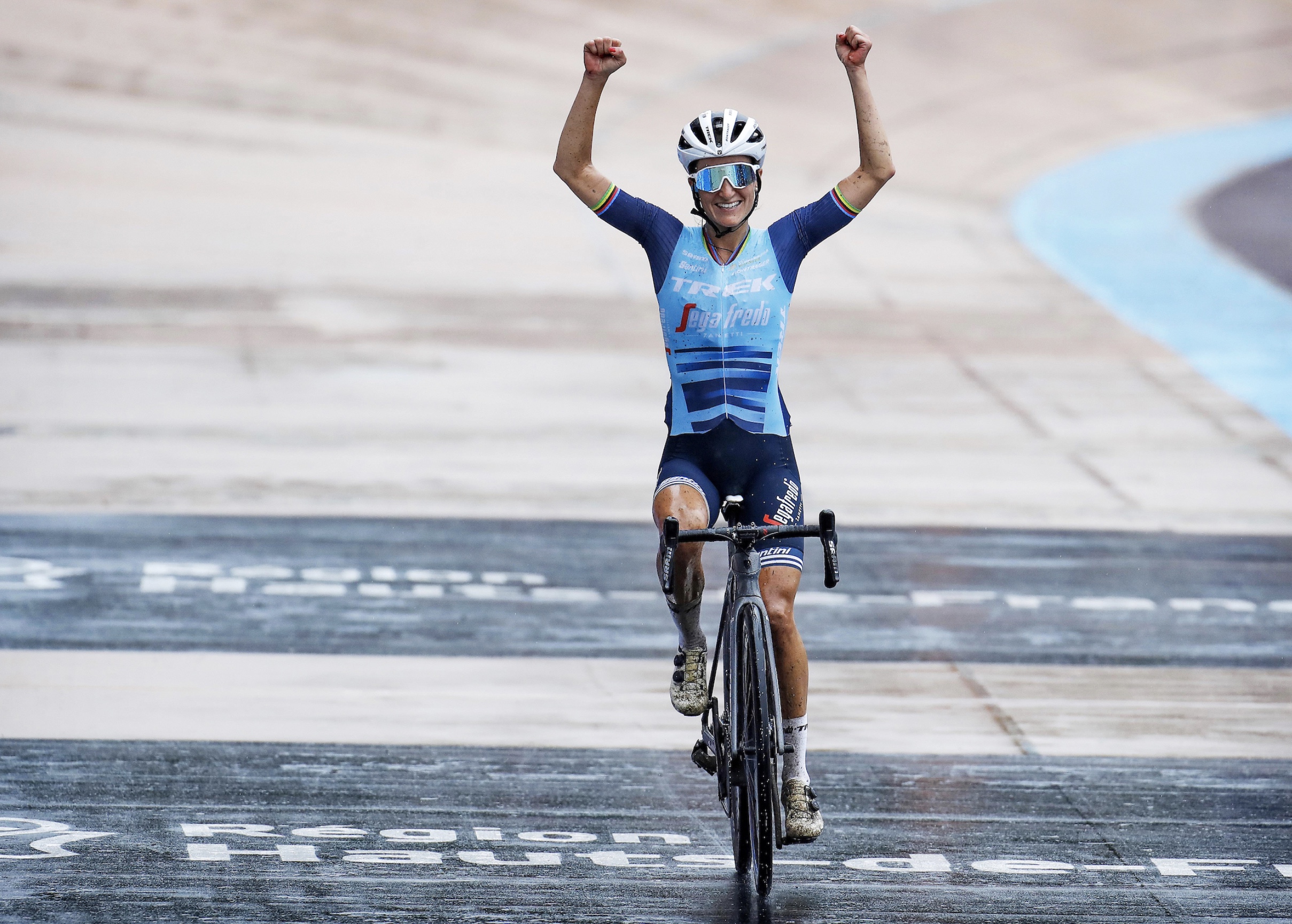 Lizzie Deignan a vinto la prima edizione femminile della Paris-Roubaix