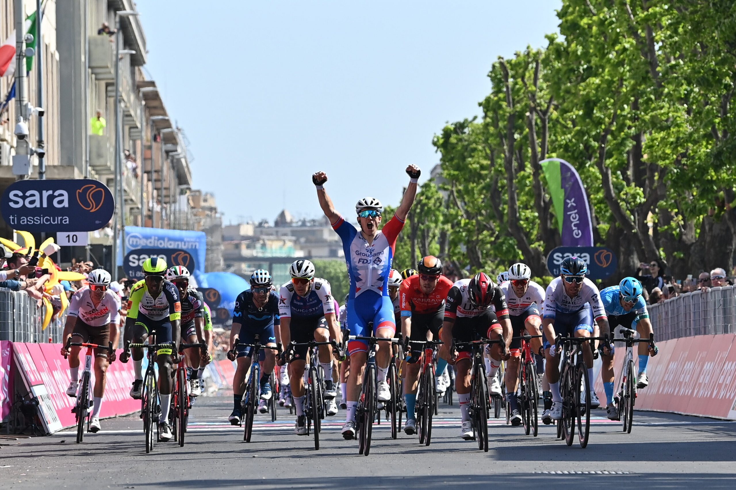 Giro 2022: Arnaud Démare vince la quinta tappa. Lopez ancora in Maglia Rosa