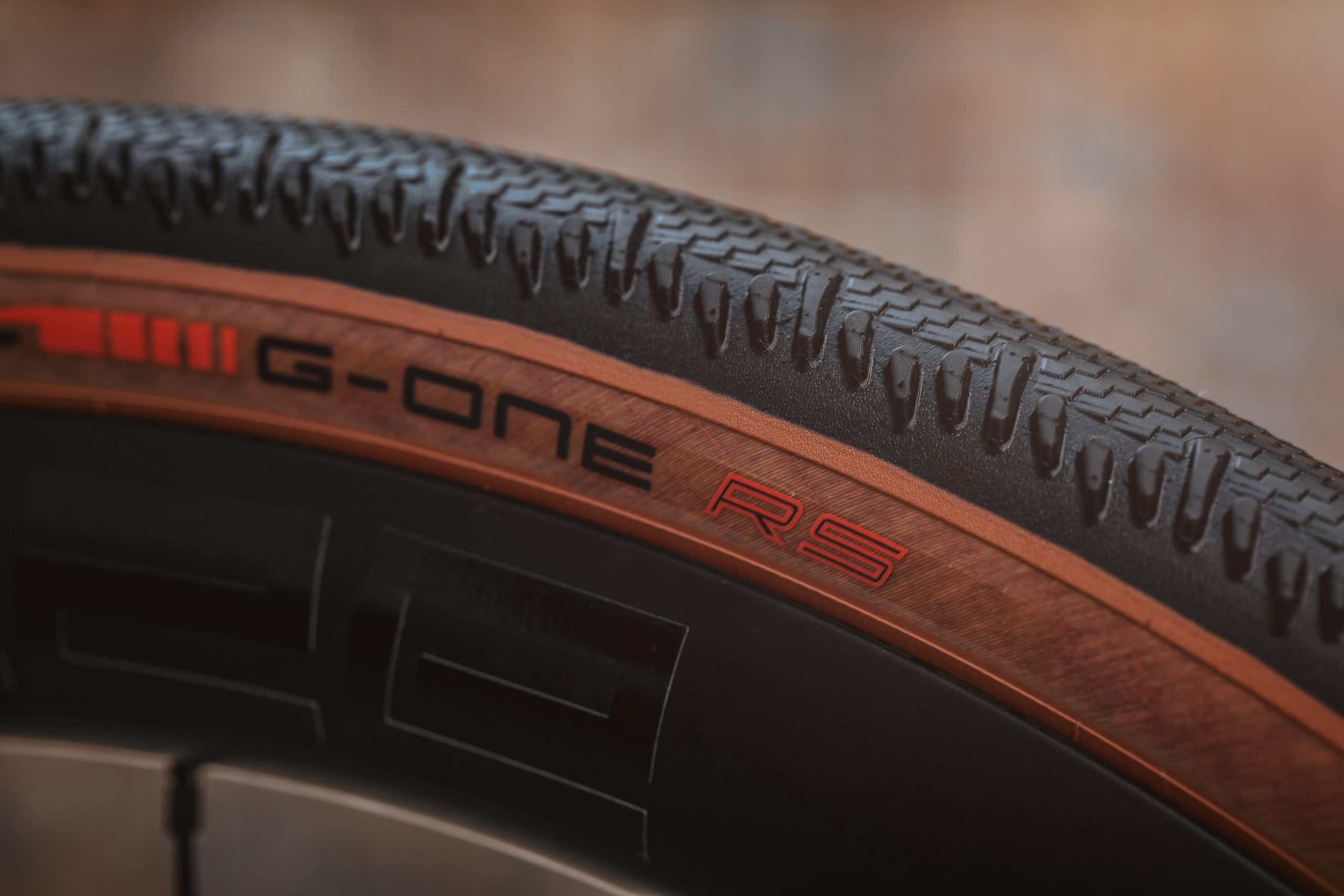 Schwalbe presenta il nuovo pneumatico Gravel da competizione: G-ONE RS