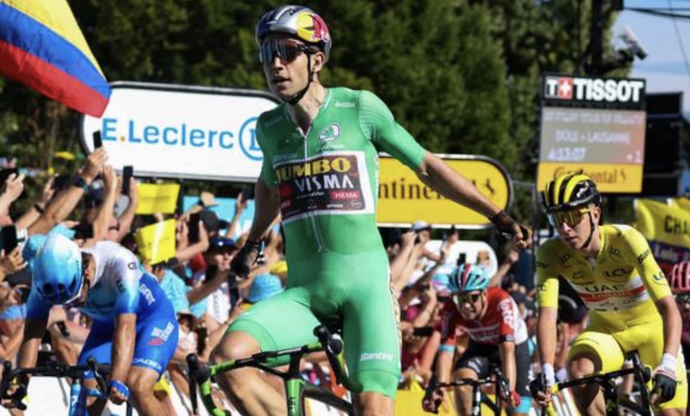 Wout Van Aert vince di potenza l'8^ tappa del Tour